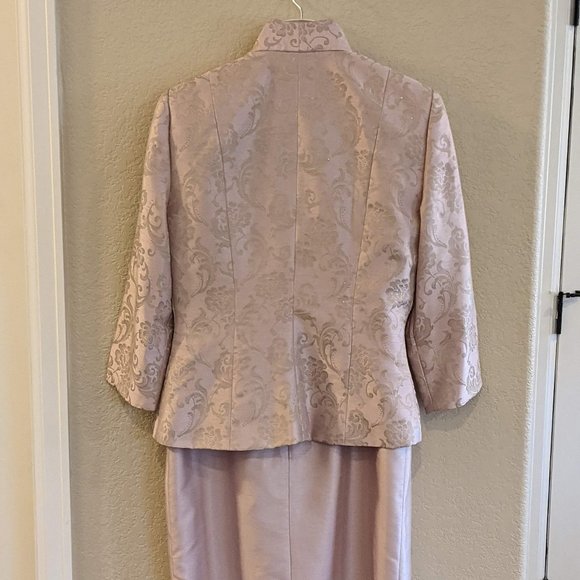 Beautiful Classic Mother of the Bride Dress - Picture 7 of 14